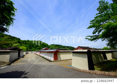 えさし藤原の郷　政庁南門前の路　岩手県 128682947