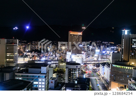 神戸市役所の展望台から見下ろす神戸市街の夜景 128684254