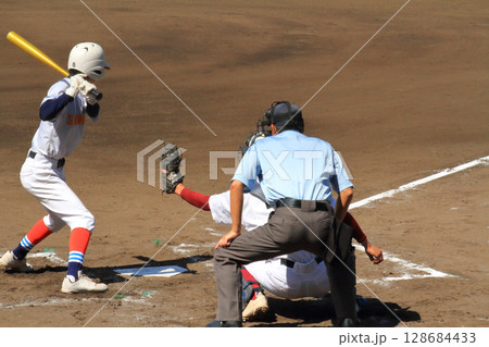 高校野球甲子園大会の地区予選・バッター・キャッチャー・球審 高校野球甲子園大会の地区予選・バッター・キャッチャー・球審 128684433