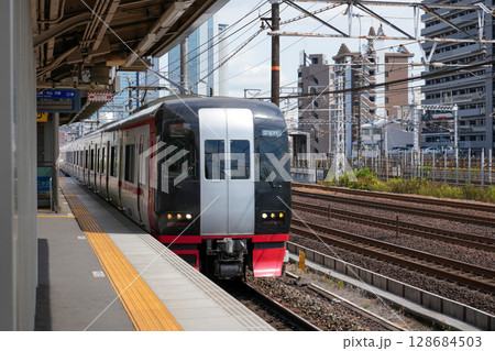 名鉄・名古屋本線・栄生駅にて（東海道新幹線に並行） 128684503