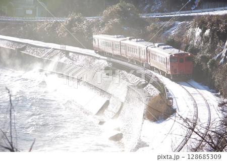 雨晴海岸 氷見線 キハ40 雨晴海岸 氷見線 キハ40 128685309