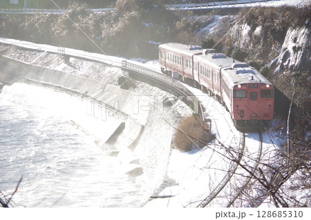 雨晴海岸 女岩 128685310