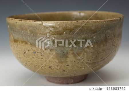 虫明焼 抹茶碗|黒井千左 作・釘書の味わい深い茶碗 虫明焼 抹茶碗|黒井千左 作・釘書の味わい深い茶碗 128685762