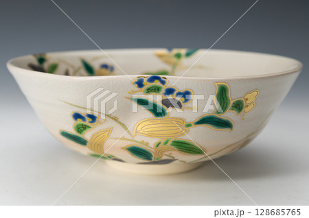 仁清写 色絵露草之図 茶碗|中村能久 作の雅な抹茶碗 仁清写 色絵露草之図 茶碗|中村能久 作の雅な抹茶碗 128685765