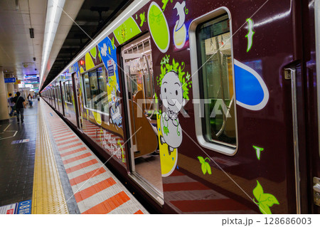 種類の多い阪神電鉄の電車 種類の多い阪神電鉄の電車 128686003