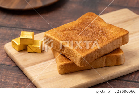 焼き立てのトースト  128686066