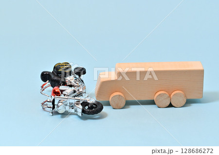 交通事故 バイク自動車保険 査定 買取イメージ 128686272