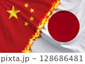 中国と日本の国旗 128686481