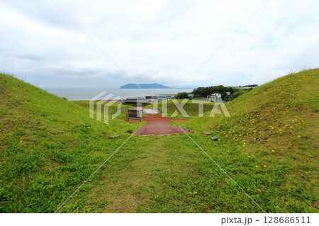 志苔館から眺める函館山(北海道函館市) 志苔館から眺める函館山(北海道函館市) 128686511
