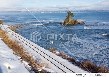 雨晴海岸 氷見線線路 128686669