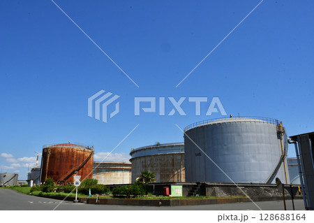 製油所のタンク_02 製油所のタンク_02 128688164