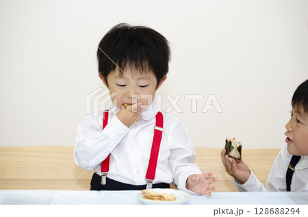 子供 子供 128688294