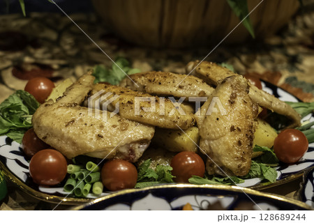 カザン ケバブ (蒸し焼き鶏) カザン ケバブ (蒸し焼き鶏) 128689244