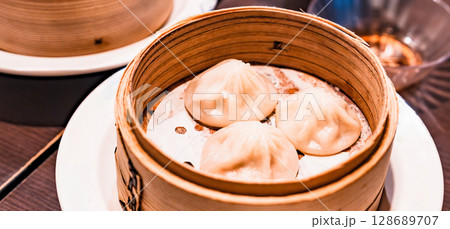 小籠包 は 中華料理 の 点心 【 台湾 や 中国 の イメージ 】 小籠包 は 中華料理 の 点心 【 台湾 や 中国 の イメージ 】 128689707
