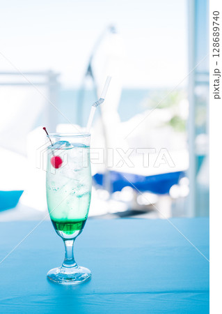 リゾートのドリンク 128689740