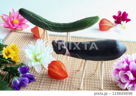 お盆のイメージ　精霊馬　精霊牛 128689896