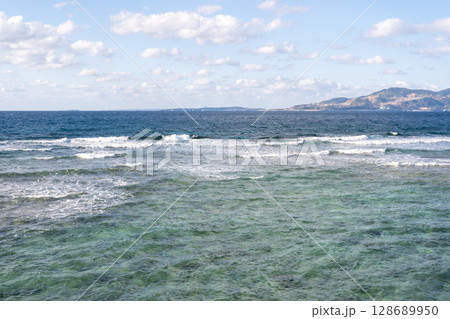 見てるだけで癒される沖縄の海 128689950