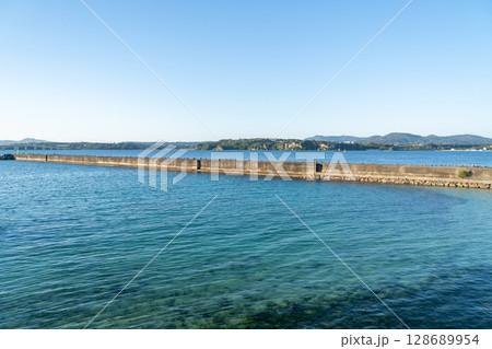 見てるだけで癒される沖縄の海 128689954