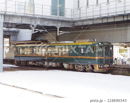 氷見線 高岡駅 キハ40べるもんた 氷見線 高岡駅 キハ40べるもんた 128690343