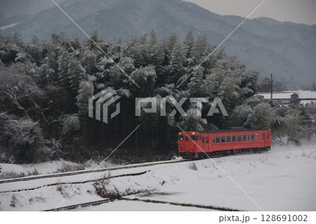 山口線 徳佐付近 キハ40雪景色 山口線 徳佐付近 キハ40雪景色 128691002