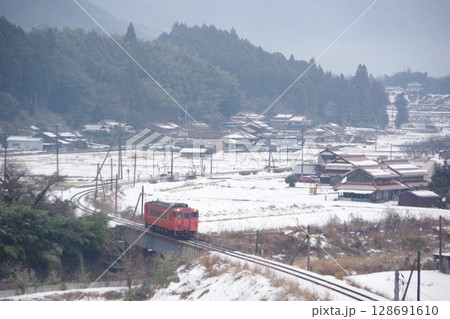 山口線 渡川付近 キハ40雪景色 128691610