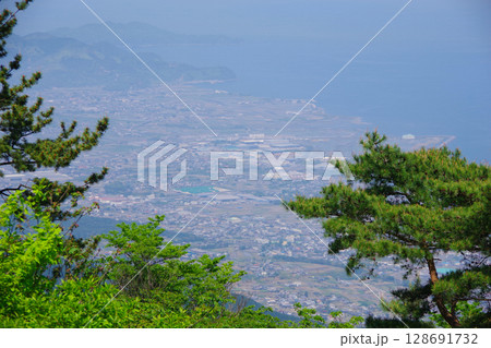 愛媛県四国中央市　翠波峰広場から土居町・大島方面を望む 128691732