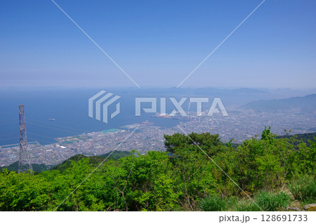 愛媛県四国中央市 翠波峰展望台から川之江・荘内半島方面を望む 愛媛県四国中央市 翠波峰展望台から川之江・荘内半島方面を望む 128691733