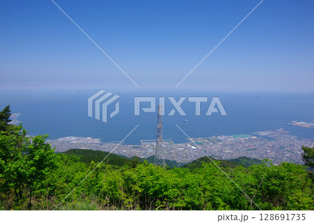愛媛県四国中央市　翠波峰展望台から福山市・芸予諸島方面を望む 128691735