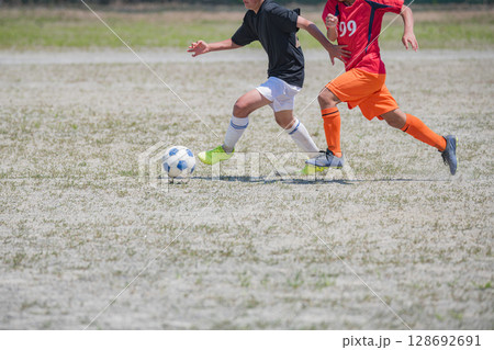 少年サッカー試合風景 128692691