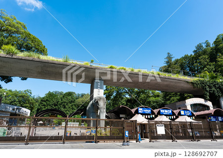 多摩動物公園の入口 東京都日野市程久保 多摩動物公園の入口 東京都日野市程久保 128692707