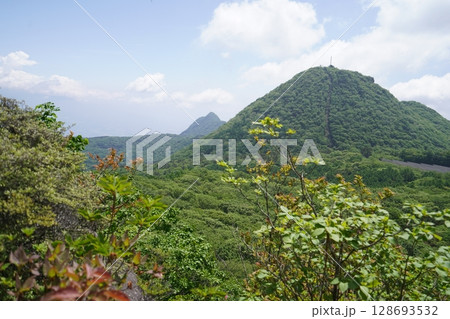 群馬県榛名高原 ヤセオネ峠から登る臥牛山(ねうしやま)から二ツ岳方面 2025年5月28日 群馬県榛名高原 ヤセオネ峠から登る臥牛山(ねうしやま)から二ツ岳方面 2025年5月28日 128693532