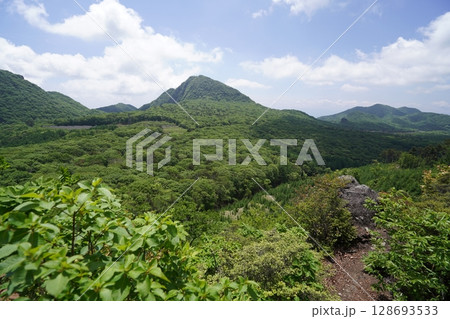 群馬県榛名高原 ヤセオネ峠から登る臥牛山(ねうしやま)から相馬山方面 2025年5月28日 群馬県榛名高原 ヤセオネ峠から登る臥牛山(ねうしやま)から相馬山方面 2025年5月28日 128693533