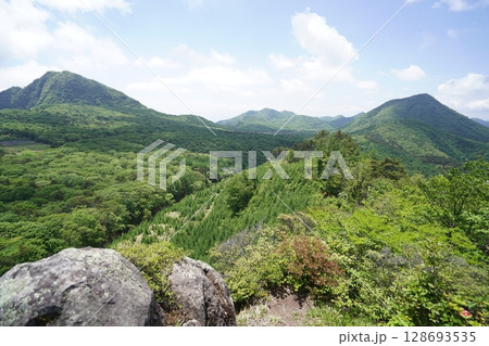 群馬県榛名高原 ヤセオネ峠から登る臥牛山(ねうしやま)から相馬山と天目山方面 2025年5月28日 群馬県榛名高原 ヤセオネ峠から登る臥牛山(ねうしやま)から相馬山と天目山方面 2025年5月28日 128693535