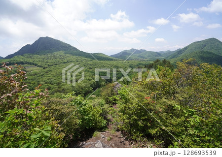群馬県榛名高原　ヤセオネ峠から登る臥牛山（ねうしやま）から榛名富士と相馬ケ岳　2025年5月28日 128693539