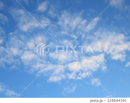 唇な雲 128694391