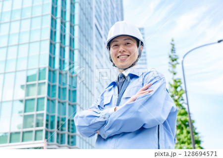 作業着のミドル男性 作業着のミドル男性 128694571