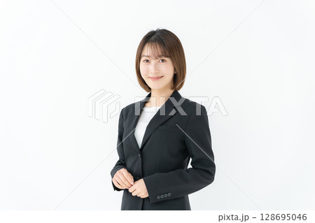 ビジネスウーマン　若い女性 128695046