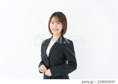 ビジネスウーマン 若い女性 ビジネスウーマン 若い女性 128695047