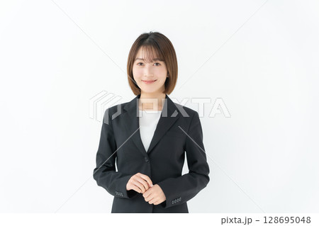 ビジネスウーマン 若い女性 ビジネスウーマン 若い女性 128695048