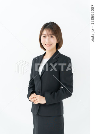 ビジネスウーマン 若い女性 ビジネスウーマン 若い女性 128695087