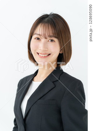 ビジネスウーマン 若い女性 ビジネスウーマン 若い女性 128695090