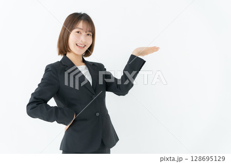 ビジネスウーマン　若い女性　手かざし 128695129