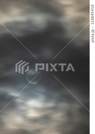 雲と月 128695458