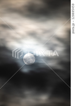 雲と月 雲と月 128695459