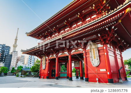 浅草寺宝蔵門と東京スカイツリー 浅草寺宝蔵門と東京スカイツリー 128695776