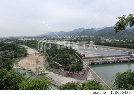 四川の都江堰 四川の都江堰 128696489