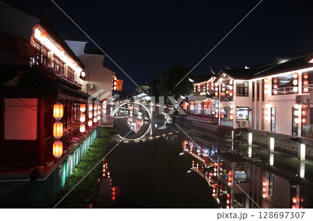 七宝古鎮の夜景 128697307