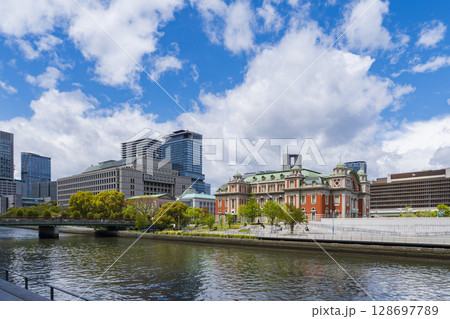 【都市景観】大阪中之島の水辺景観 128697789