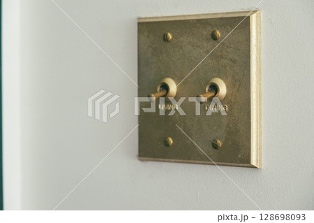 真鍮のスイッチ 真鍮のスイッチ 128698093