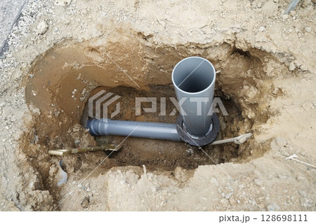 建築現場の水道工事 建築現場の水道工事 128698111